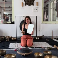 This photo captures the full setup for a sound bath session. You can see my certification, the collection of Tibetan bowls of various sizes, and the large gong in the background, all ready to create a deeply immersive healing experience.