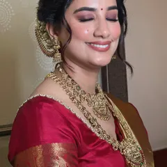 The perfect smile of a radiant bride. This look was created without contact lenses or heavy glam, focusing purely on enhancing her natural features for a timeless Muhurtham glow.