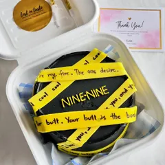 I love bringing your favorite pop culture moments to life. This Brooklyn Nine-Nine themed bento cake features iconic quotes on fondant tape, all piped on a striking black buttercream cake, perfect for a fan's birthday.