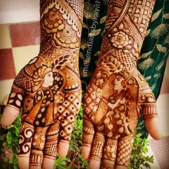 A close-up of a bride and groom portrait design on the palm. I focus on getting the details right, from the facial expressions to the traditional attire, to capture the essence of the couple.