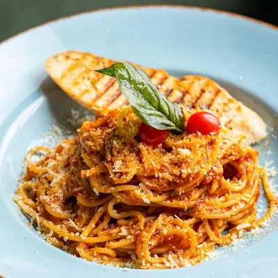 A timeless classic, done right. Our Nonna’s Tomato Basil Spaghetti is a crowd-pleaser, made with a rich, slow-cooked tomato sauce, fresh basil, and a generous sprinkle of parmesan, served with grilled garlic bread.