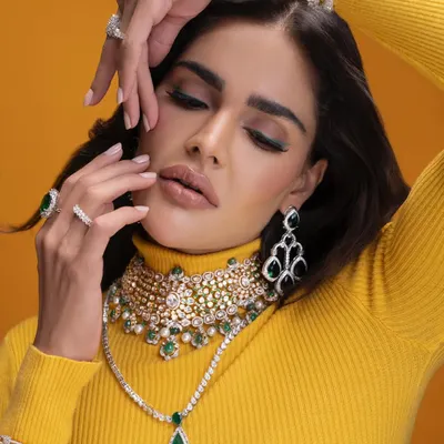 A final shot from a high-end jewellery campaign. My on-set internships provide opportunities to be part of professional shoots like this, learning how to style precious gems and create powerful commercial imagery for your portfolio.