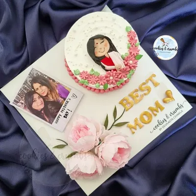 My "Best Mom" cake platter is a heartfelt way to celebrate your mother. It features a custom bento cake with a hand-painted portrait, an edible polaroid, and beautiful sugar flowers.