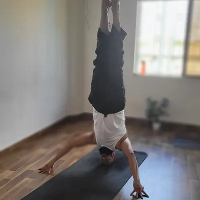 I am so inspired by my student's dedication. Here he is challenging himself with inversions, showing how consistency is the key to progress in your yoga journey.