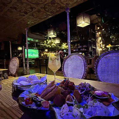 The non-veg platter at The Drunken Botanist was absolutely 'chummesshwari'. I always capture the hero dishes in a way that highlights their presentation and variety.