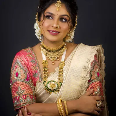 The art of South Indian bridal makeup. This look features a beautiful Kanjeevaram saree, temple jewellery, and a flawless makeup base with defined eyes.