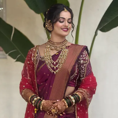 A close up of the beautiful bride Vaibhavi in her wedding Navari. The draping is done to perfectly complement the heavy jewelry and intricate hairstyle, which is a key part of my service.