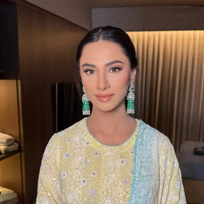 The power of a fresh face. This look is all about simplicity and purity, with minimal makeup that lets her natural beauty and stunning smile shine through.