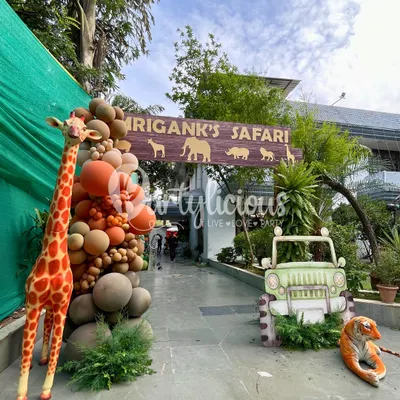 Welcome to the jungle! This grand entrance for Mrigank's Safari set the stage for a wild adventure. We combined a custom safari jeep prop, a life-sized giraffe, and organic balloon garlands in earthy tones to create an immersive experience from the moment guests arrived.