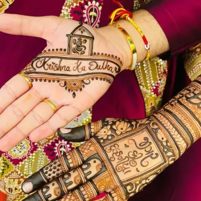 A simple and meaningful groom's mehendi, with "Krishna Ka Dulha" (Krishna's Groom) written on the palm, blessed by a Ganesha motif.