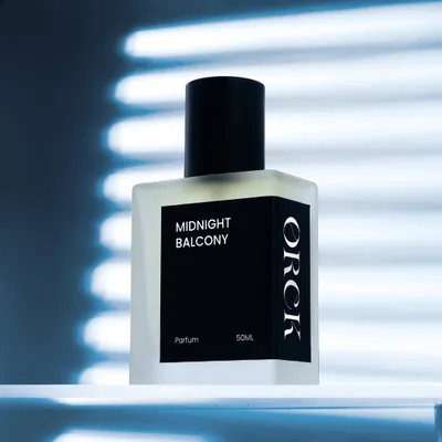 For this 'Midnight Balcony' perfume, I used creative lighting to mimic moonlight through blinds. This technique creates a dramatic, high concept visual that tells a story of mystery and elegance.