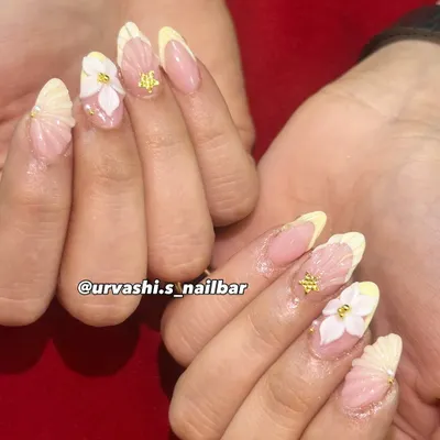This elegant set features sculpted shell textures on the tips and hand-crafted 3D florals with tiny gold accents. The combination of textures on a soft blush base creates a truly sophisticated and artistic look.