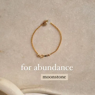 This Moonstone melon charm bracelet is a stone for abundance and new beginnings. It promotes emotional stability, helping you stay focused on your path to success.