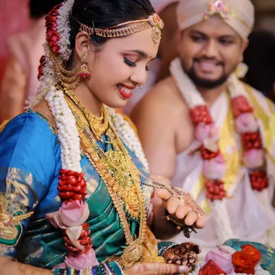 A close up of the bride's hands as she holds the sacred mangalsutra, a pivotal moment in a South Indian wedding ceremony.