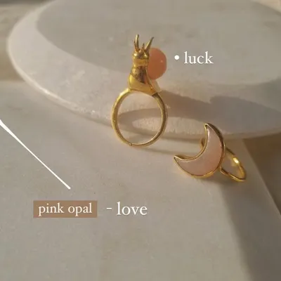 A choice between two kinds of love. The snail ring with Pink Opal attracts gentle love, while the Peach Moonstone version brings luck in your relationships. Both are powerful healing rings.