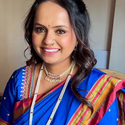 It was such a joy to create this traditional look for a lovely wedding guest. I focused on creating a flawless, glowing base with soft, defined eyes and a natural lip colour that complements her beautiful blue silk saree. Her happy smile makes the look even more beautiful.