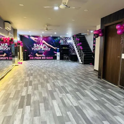 A first look at our new Paschim Vihar branch. The spacious, open floor is perfect for our dance-based workouts, with motivational art on the walls to inspire you.