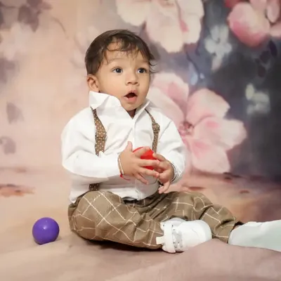 This little gentleman is looking so dapper in his suspenders! Sitter sessions are perfect for capturing babies once they can sit up and show off their budding personalities.