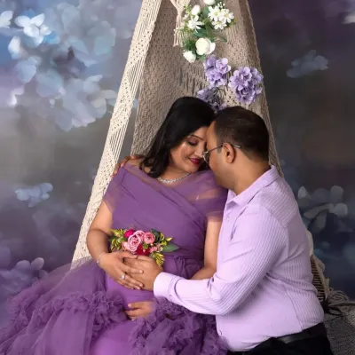 A fairytale moment on our new macrame swing setup. This couple shares a tender embrace, surrounded by a dreamy, lavender-themed floral backdrop.