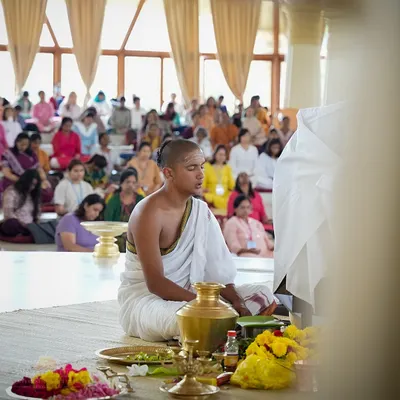 A Vedic priest sits in deep meditation before beginning the Monday morning Rudra Puja. This weekly ritual is a soulful way to start the week, invoking the energy of Shiva for peace and transformation.