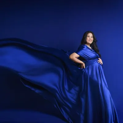 The beauty of a fabric toss. This technique adds movement and a 'wow' factor to your maternity photos, turning a simple pose into a work of art.