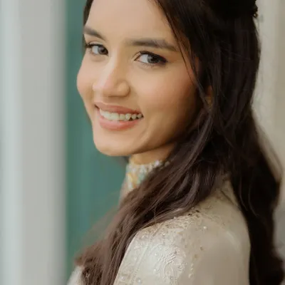 That happy, confident smile is what it's all about. Moksha's natural makeup look was focused on creating a healthy, dewy glow that looked amazing in person and on camera.