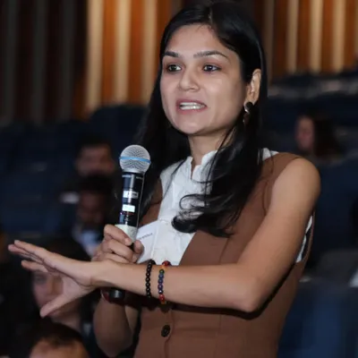 A close-up from the business conference. Speaking about my transition from medicine to art wasn't easy, but it reminded me that our stories can give others the courage to pursue their own passions.