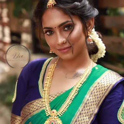 This is the perfect example of a natural wedding look. I focused on creating glowing skin, adding a touch of definition to the eyes, and keeping the lips soft and neutral, allowing her natural beauty to shine.