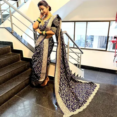 A full-length view of the royal blue Navari saree, showcasing the magnificent fall of the fabric and the intricate border work. Learning to manage a long pallu like this is a key part of my advanced draping lessons.