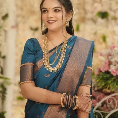 A classic engagement look in a beautiful teal saree. I paired it with traditional gold temple jewellery and a soft makeup look focusing on flawless skin and a neutral lip.