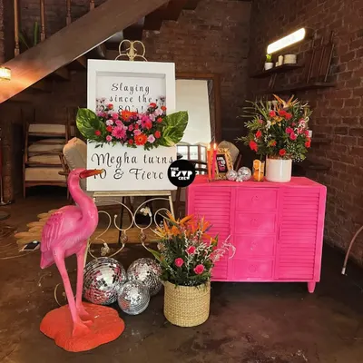 'Slaying since the 80's!' This gorgeous welcome sign for a 40th birthday was designed with a shadow box filled with vibrant fresh flowers.
