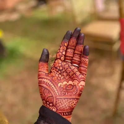 The beauty of a mature henna stain. This deep reddish-brown colour is the result of using high-quality, natural henna and proper aftercare.
