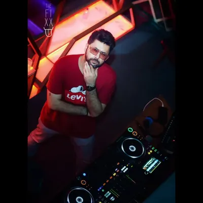 A quick pose by the console before a smashing weekend. You can find me at The Fixx, Toca, and Loft 38, ready to bring the party.