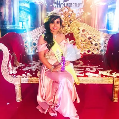 I was so proud to design this elegant off-shoulder satin gown for the winner of Mrs. India - Elegant 2019. The flowing pink fabric and delicately embroidered bodice made her shine on stage. Congratulations!