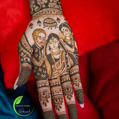 A close up of the story on her palm. This custom bridal portrait captures the bride with her parents, a truly special request that I was honoured to create.