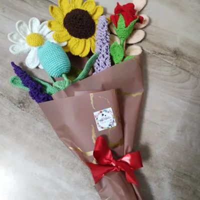 A beautiful and everlasting crochet flower bouquet. This one features a handmade sunflower, daisy, rose, and lavender, all crafted from yarn.
