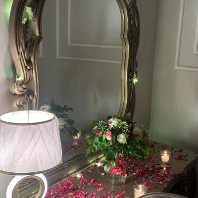 The soft glow of fairy lights and LED candles reflecting in a mirror. I use details like this to create a warm and intimate ambiance in every corner of the room.