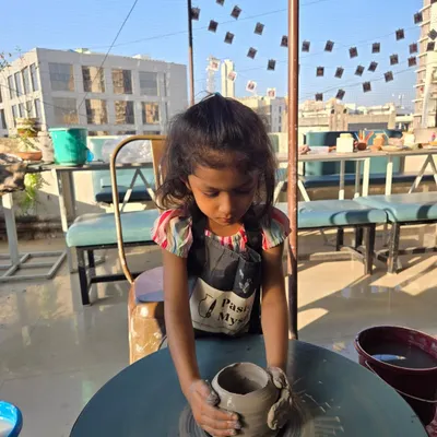 Total concentration. This young potter is completely absorbed in shaping her creation on the wheel. My workshops are a great screen-free activity that helps kids focus and develop their motor skills.