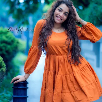 Even on a grey day, a pop of color can make the city your own. We used this quiet Bengaluru street to create a cheerful, candid portrait that feels full of life.