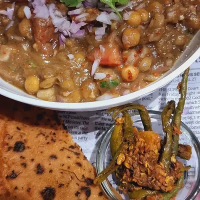 A perfect meal of Matra Kulcha served with a side of my spicy green chili pickle. The tangy, spicy achaar is the perfect companion for the soft kulcha and flavourful matra.