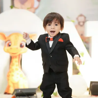 Dressed in a sharp little tuxedo, the birthday boy is full of expression and excitement. I capture these energetic moments during the party so you can cherish them forever.