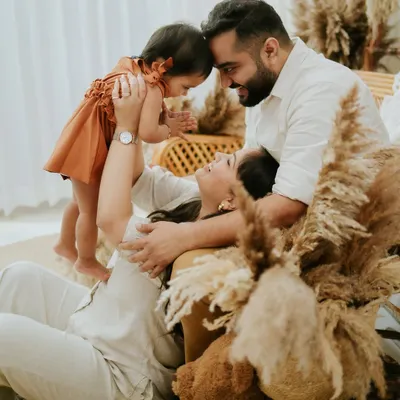 A moment of pure connection between parents and their baby girl. These are the memories that truly matter, the ones that feel like home. This boho-themed family session was full of warmth.