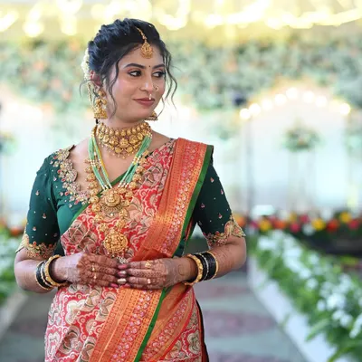 A close-up of a bride's stunning jewellery. This multi-layered temple jewellery set, including the choker, long haram, and jhumkas, is available for rent.