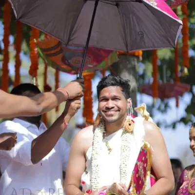 The Kashi Yatre is a fun and important South Indian wedding ritual. We ensure all the traditional elements, like the decorated umbrella and fan, are ready for the groom's symbolic pilgrimage.