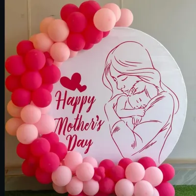Show Mom some love with our beautiful Mother's Day decor. This simple and heartfelt design features a custom backdrop with a balloon frame in shades of pink and red.
