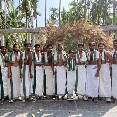 The full team, all smiles after a great performance. This is the brotherhood of Mahadeva Kalasamithi.