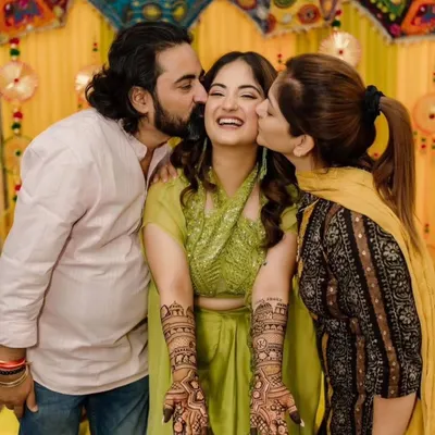 A heartwarming moment from a mehendi function. The beautiful client, adorned with my henna, shares a happy moment with her family. This is what it's all about.
