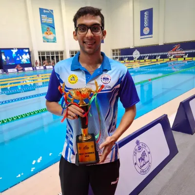 Our star swimmer Shoan Ganguly, awarded Best Swimmer at the Senior Nationals 2025 after an incredible performance.