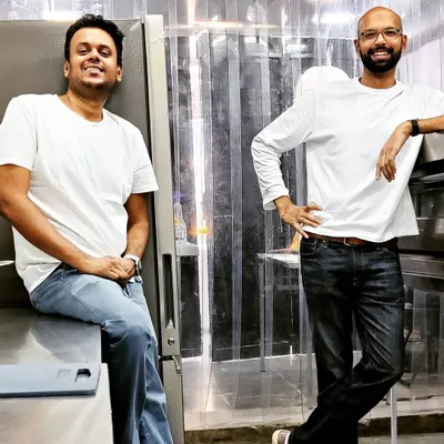 Let me introduce the minds behind Baésic Fit. I’m Nelson, a Le Cordon Bleu trained chef and sports nutritionist, and this is Abhishek, a chef with over a decade of experience. Together, we combine culinary art with nutritional science to create food that’s both delicious and perfectly balanced.