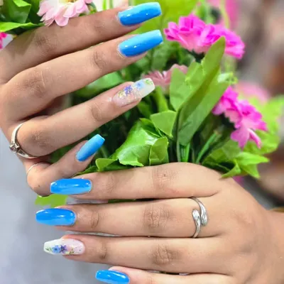 Beautiful blue ombre nails with a delicate floral accent, created by my student Pallavi. This showcases her skill in both blending colors and freehand painting.